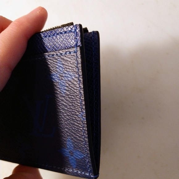 Louis Vuitton Men's Wallet - Picture 8 of 8